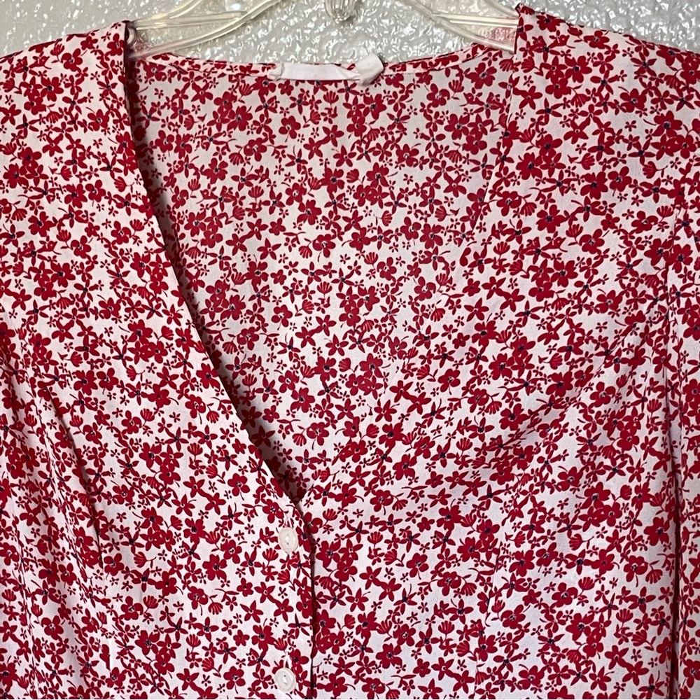 Lush Red & White Floral Print V Neck Long Sleeve Button Down Top, Size XS - Picture 8 of 11